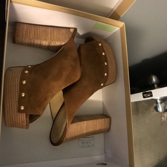 Michael Kors Emilie Clogs - Picture 3 of 4